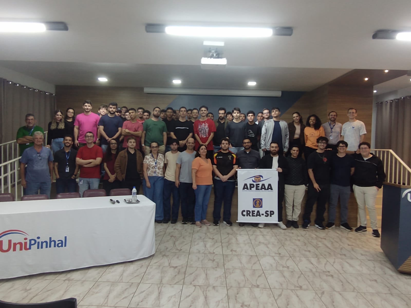 Palestra "Oportunidades Escondidas" reúne estudantes na UniPinhal