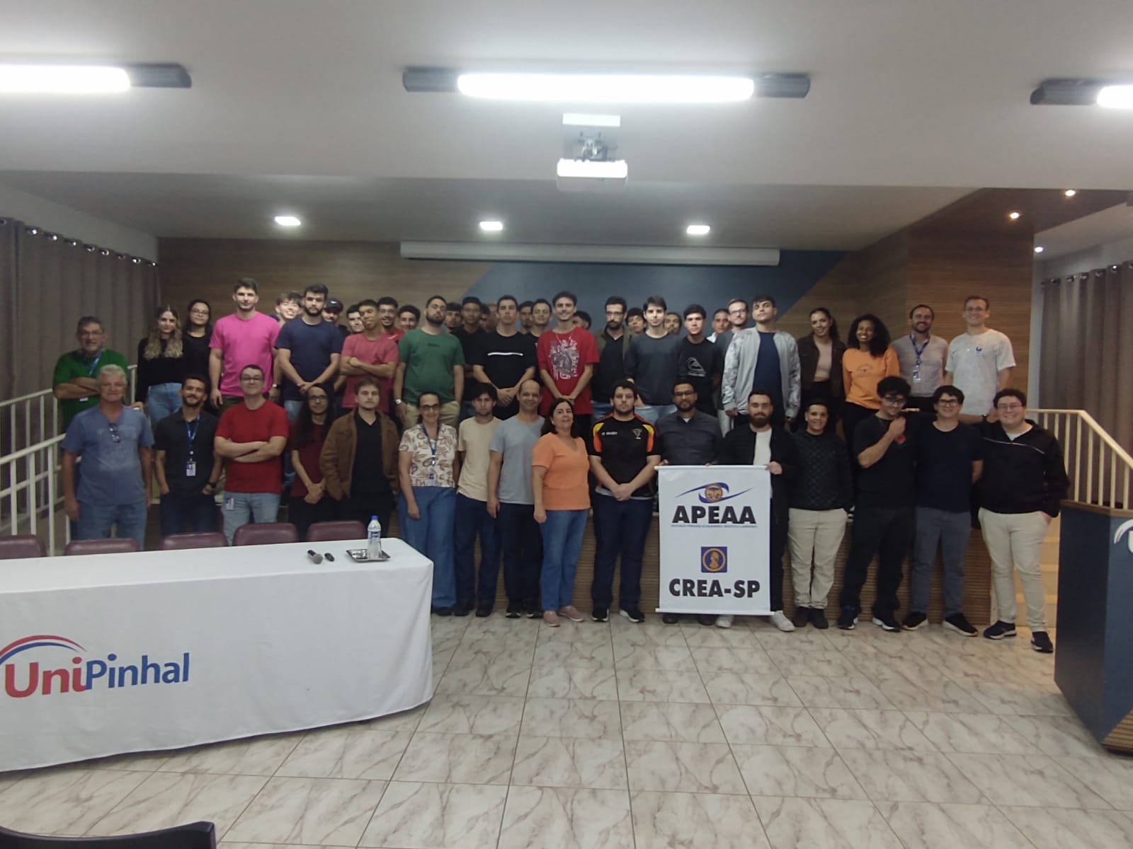 Palestra "Oportunidades Escondidas" reúne estudantes na UniPinhal